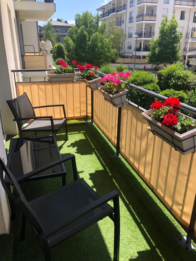 Beautiful Apartment Near Geneva Saint-Julien-en-Genevois Exterior photo