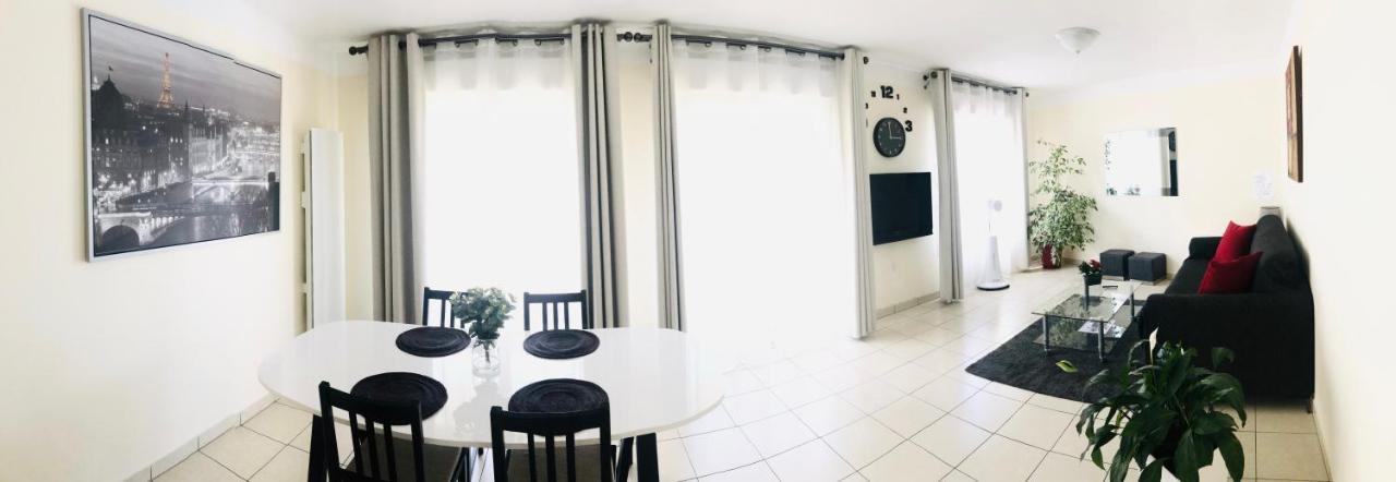 Beautiful Apartment Near Geneva Saint-Julien-en-Genevois Exterior photo