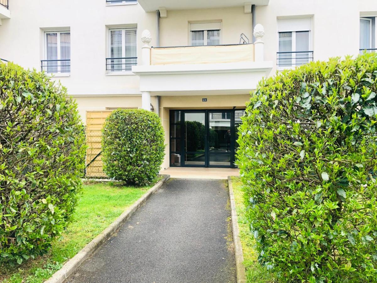 Beautiful Apartment Near Geneva Saint-Julien-en-Genevois Exterior photo